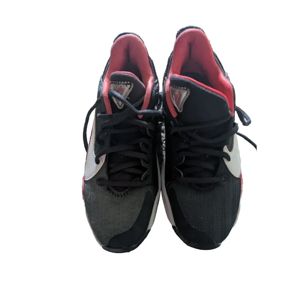 Nike zoom freak 2 bred, size 4y Lightly used condition!‎